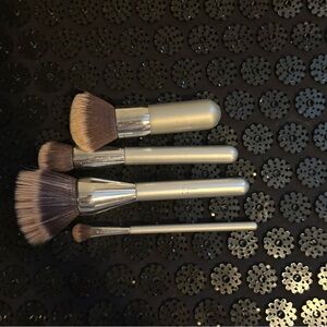 it cosmetics Silver Makeup Brush Collection